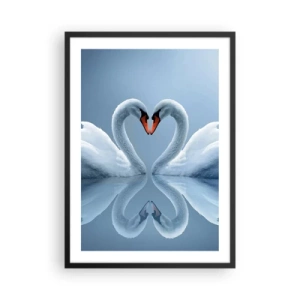 Plakat i sort ramme - Hjerteformede svaner mod himlen - 50x70cm - Tid til kærlighed - Moderne vægdekoration til stue og soveværelse ARTTOR