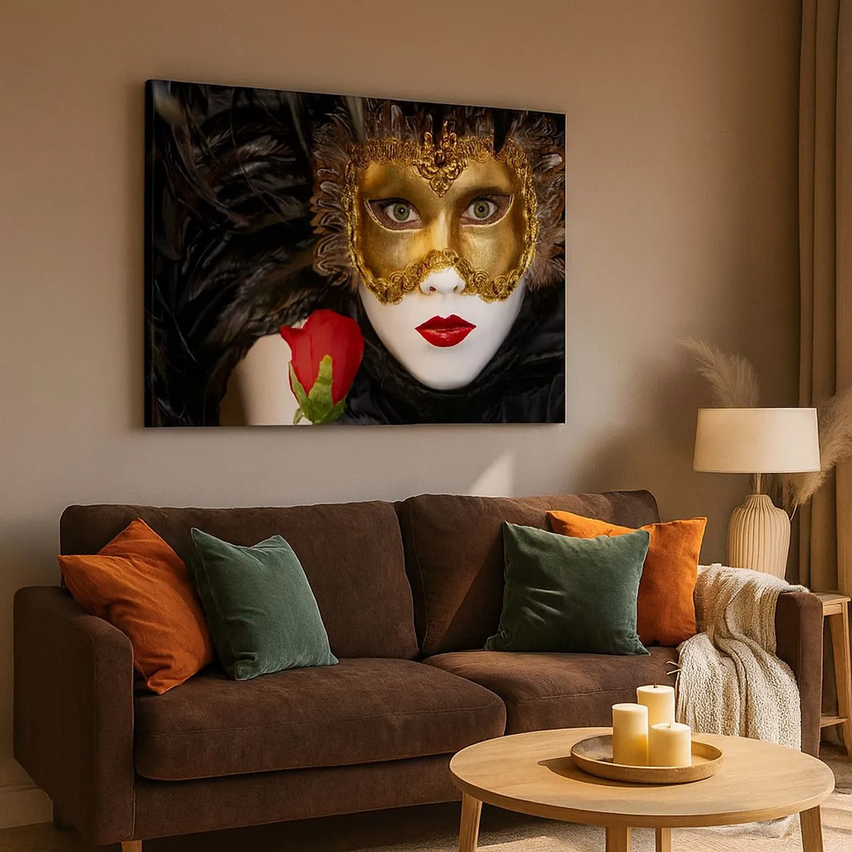Lærredstryk - Billede på lærred - Guld venetiansk maske med fjer og en rød rose, mystisk motiv. - 70x50cm - Fordi livet er et stort bal - Moderne vægdekoration til stue og soveværelse ARTTOR