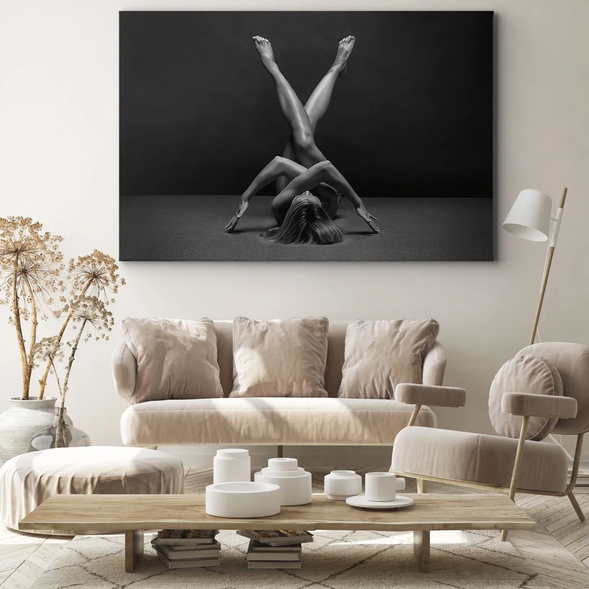 Lærredstryk - Billede på lærred - En kunstnerisk fortolkning af en kvinde i sort-hvid - 70x50cm - Nøgenhedens geometri - Moderne vægdekoration til stue og soveværelse ARTTOR