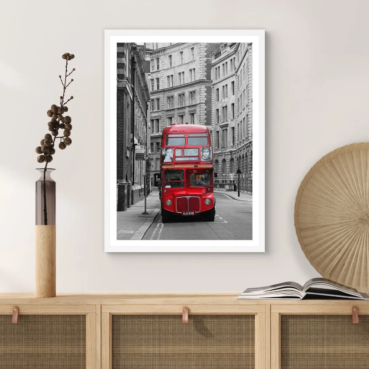 Plakat i hvid ramme - Hverdagen behøver ikke at være grå - 30x40 cm