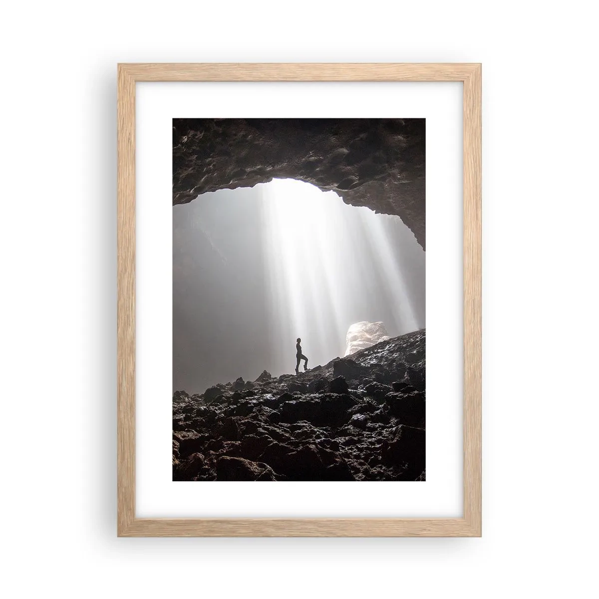 Plakat i ramme af lyst egetræ - Lysende grotte - 30x40 cm