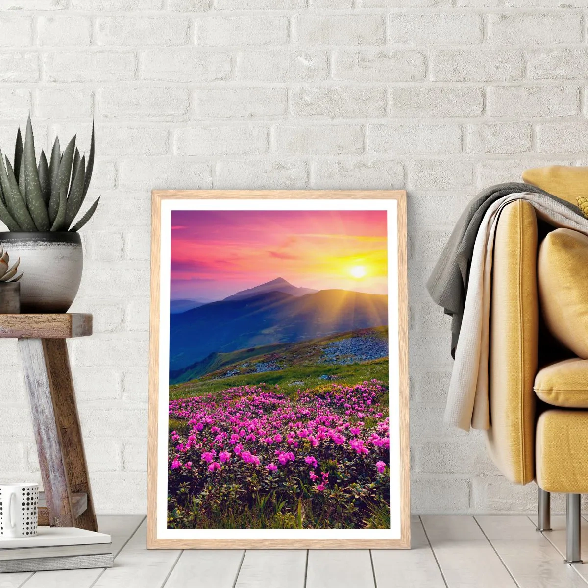 Plakat i ramme af lyst egetræ - ... Og rundt omkring dufter det af fyrretræer og krydderurter - 30x40 cm