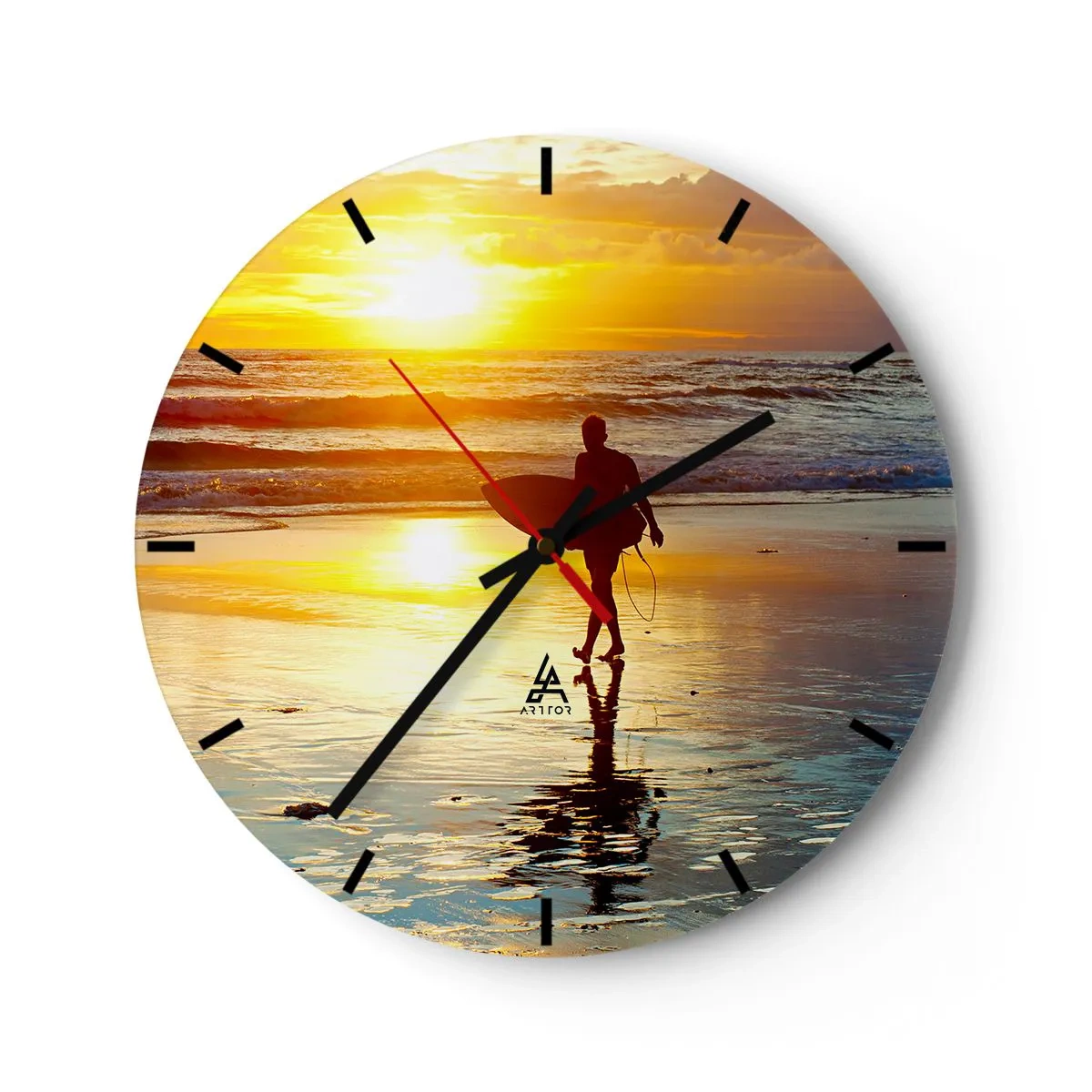 Vægur, Uret - Surfer ved solnedgang på stranden - 30x30cm - Krigerens tilbagevenden - Moderne vægdekoration til stue, køkken og soveværelse ARTTOR