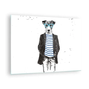 Billede på glas - Illustration af en hund iført en sømandsskjorte og briller på en hvid baggrund - 70x50cm - En charme til hunden - Moderne vægdekoration til stue og soveværelse ARTTOR