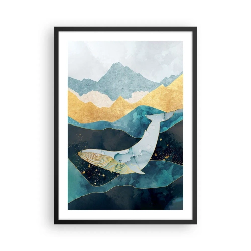 Plakat i sort ramme - En abstrakt hval flyder blandt gyldne bølger. - 50x70cm - Den kølige skønhed i det nordlige område - Moderne vægdekoration til stue og soveværelse ARTTOR