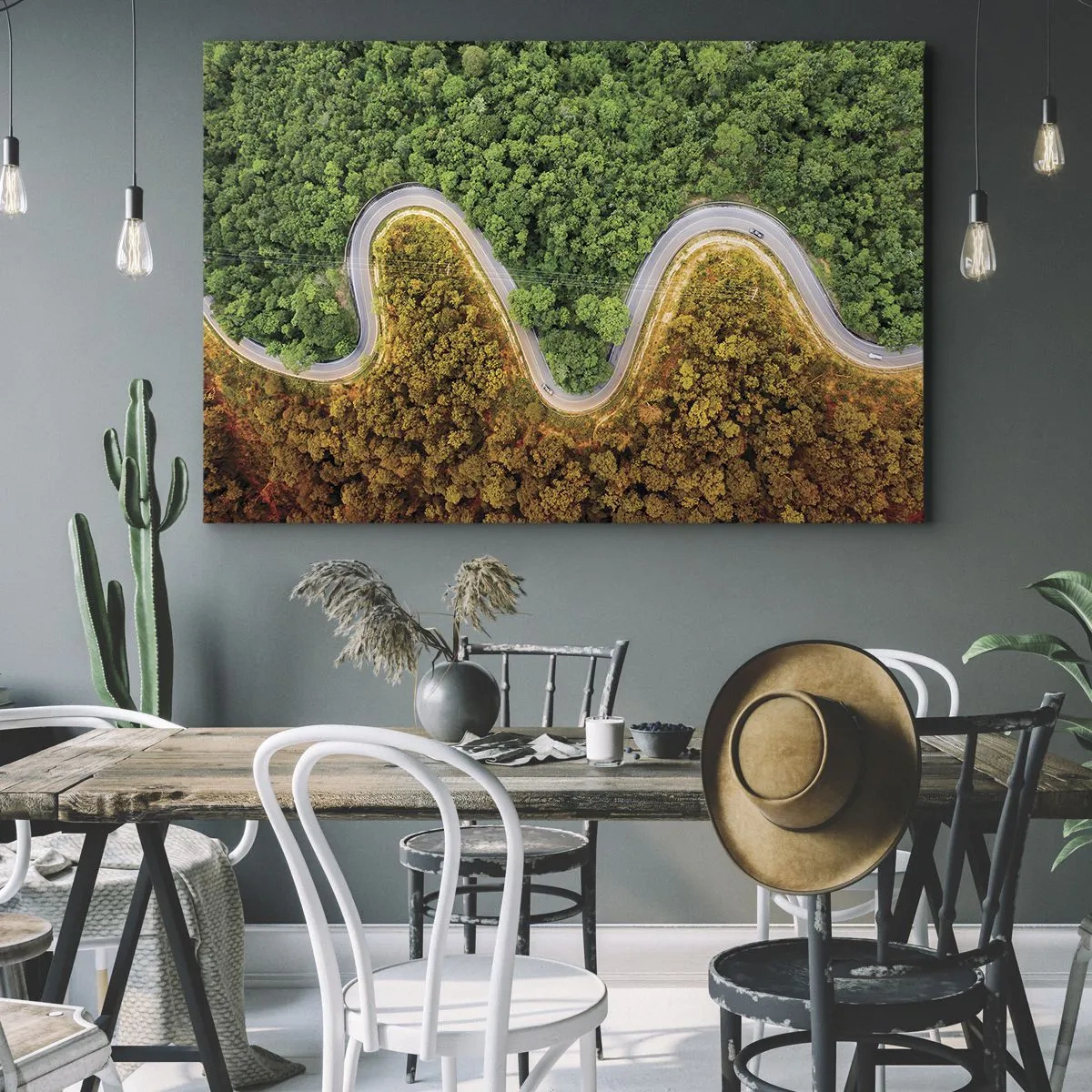 Lærredstryk - Billede på lærred - En snoet vej gennem skoven set fra fugleperspektiv - 70x50cm - Grænser og gennembrud - Moderne vægdekoration til stue og soveværelse ARTTOR