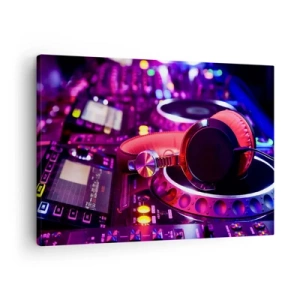 Lærredstryk - Billede på lærred - DJ-hovedtelefoner på en konsol med neonbelysning - 70x50cm - Før det sjove begynder - Moderne vægdekoration til stue og soveværelse ARTTOR