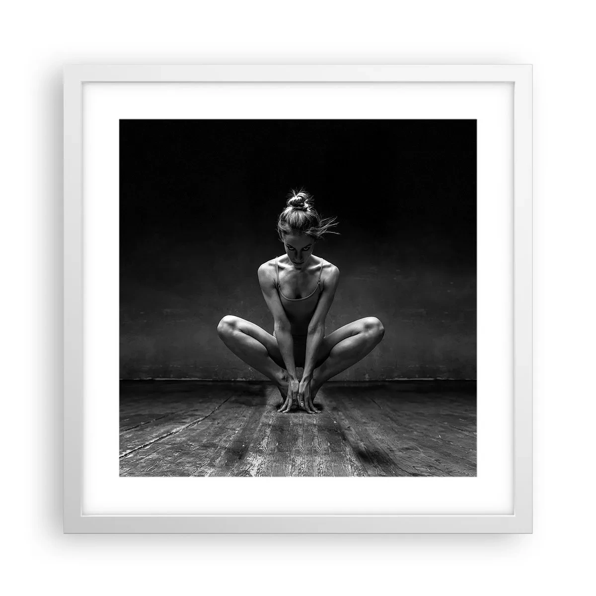 Plakat i hvid ramme - Fokuseret danseenergi - 40x40 cm
