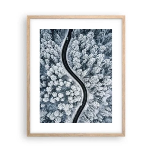 Plakat i ramme af lyst egetræ - Gennem en vinterskov - 40x50 cm