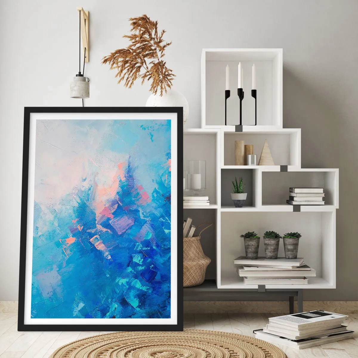 Plakat i sort ramme - En abstrakt komposition i nuancer af blå og lyserød inspireret af et vinterlandskab. - 50x70cm - Vinter abstraktion - Moderne vægdekoration til stue og soveværelse ARTTOR