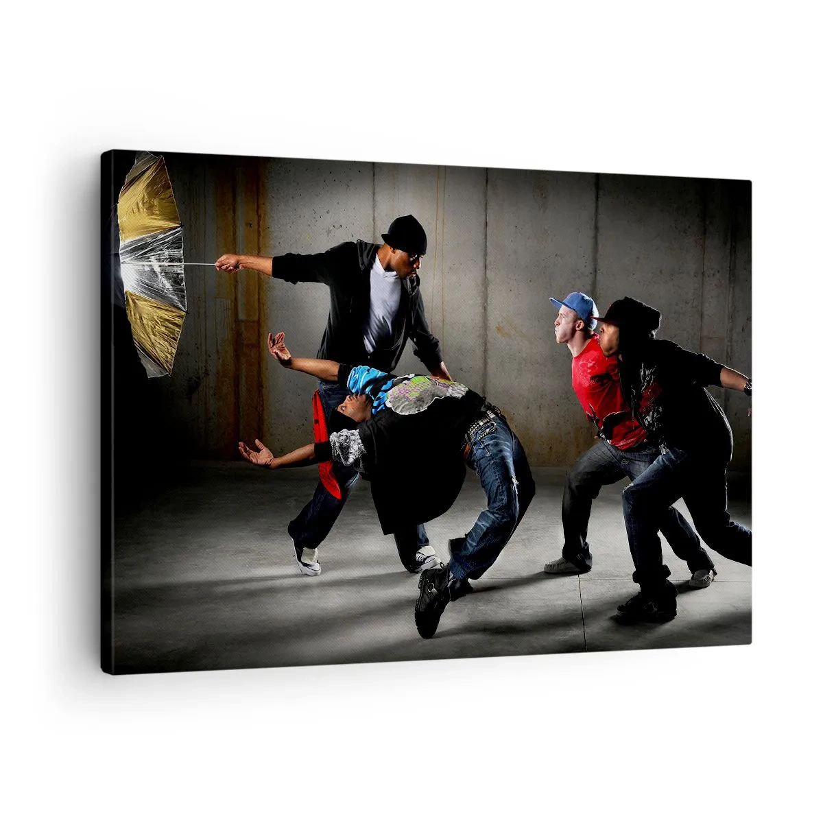 Lærredstryk - Billede på lærred - En gruppe hiphop-dansere i en dynamisk koreografi - 70x50cm - Danser med vinden på gaden - Moderne vægdekoration til stue og soveværelse ARTTOR