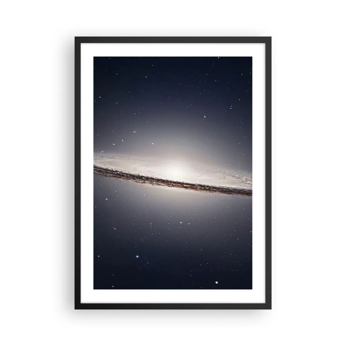 Plakat i sort ramme - En monumental spiralgalakse mod rummets baggrund - 50x70cm - Der var engang i en galakse langt, langt borte.... - Moderne vægdekoration til stue og soveværelse ARTTOR
