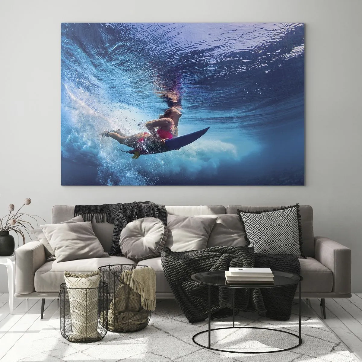 Billede på glas - En undervandsscene med en surfer i dynamisk aktion - 70x50cm - Dybden af glæde - Moderne vægdekoration til stue og soveværelse ARTTOR