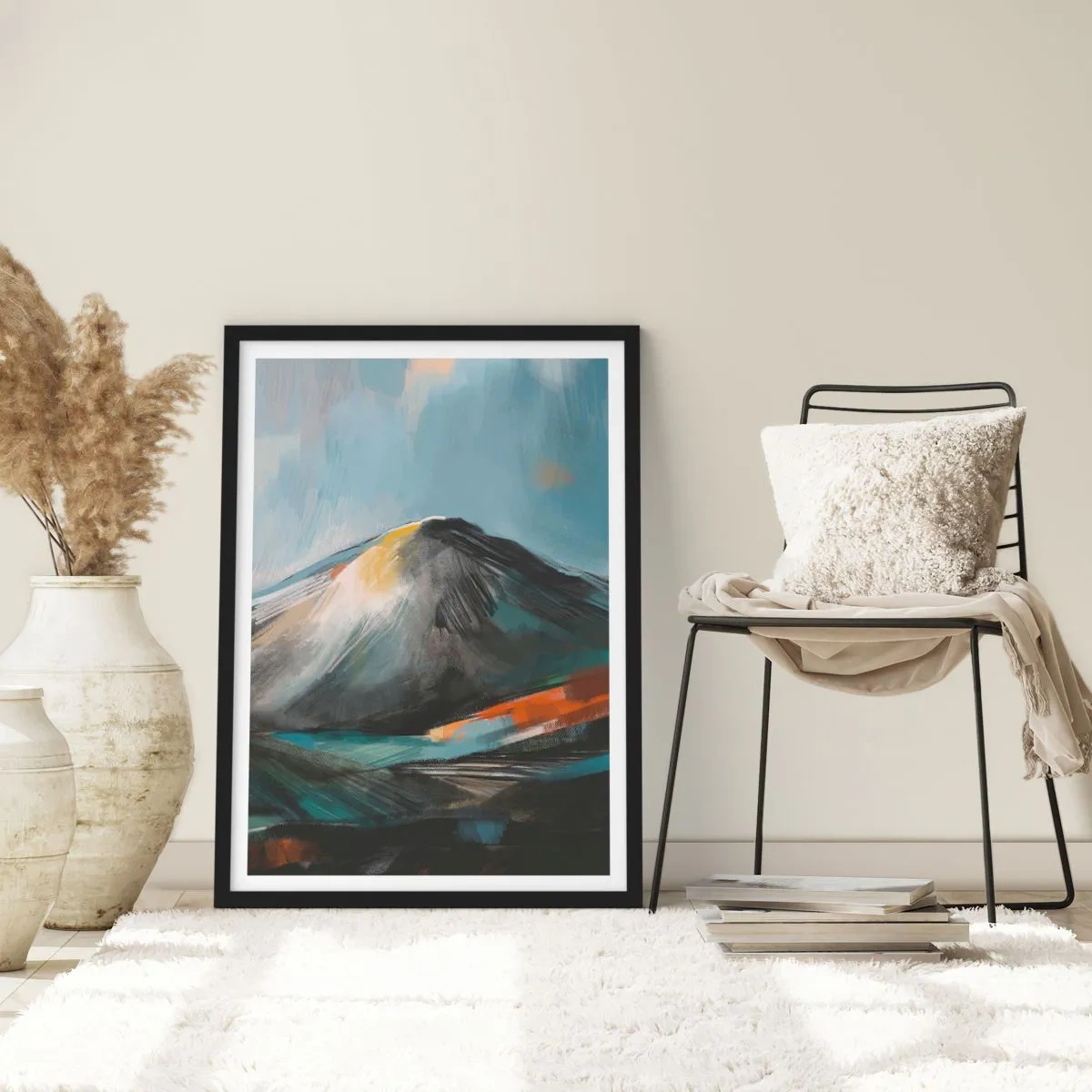 Plakat i sort ramme - Abstrakt bjerglandskab i nuancer af marineblå og orange - 50x70cm - Rå og smuk - Moderne vægdekoration til stue og soveværelse ARTTOR