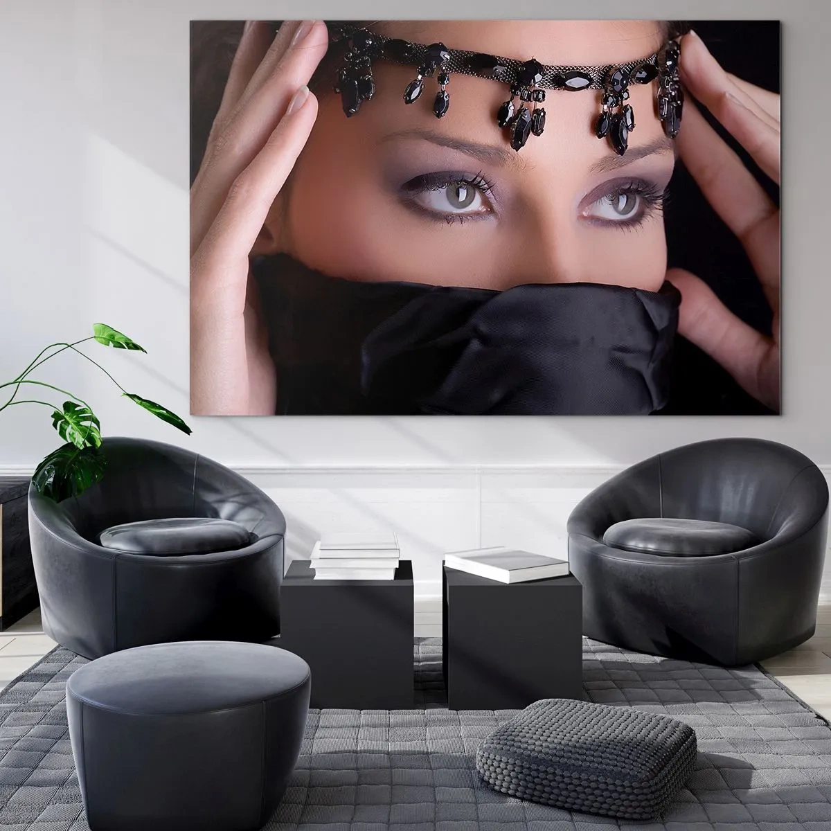 Billede på glas - En kvindes ansigt med en udsmykket tiara og et intenst blik - 70x50cm - Orientalsk fristende mysterium - Moderne vægdekoration til stue og soveværelse ARTTOR