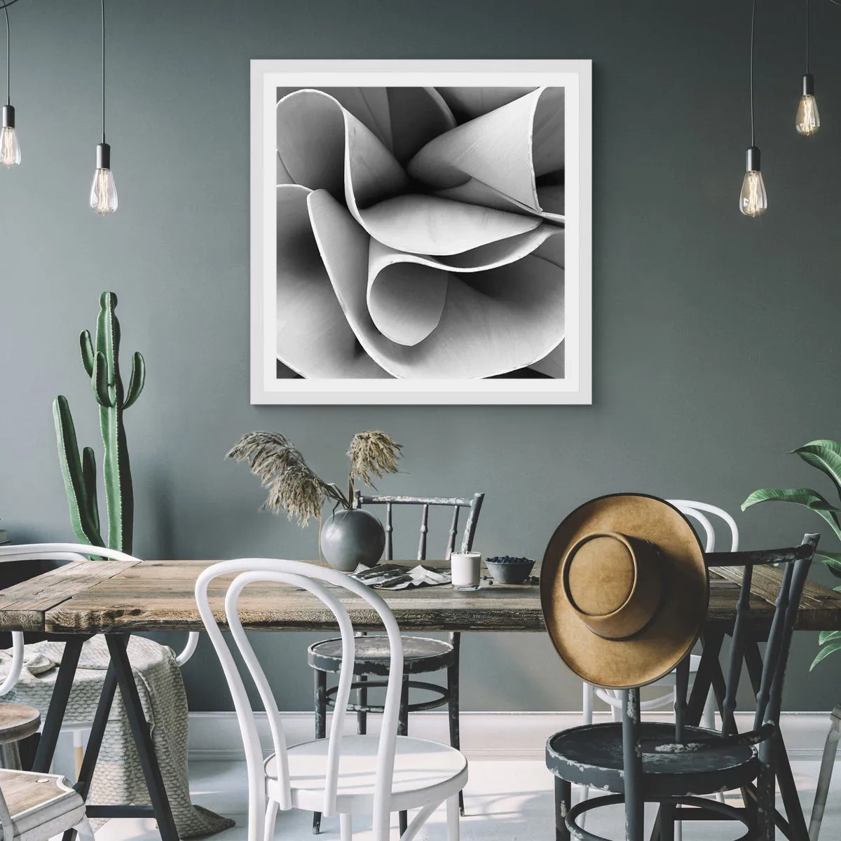 Plakat i hvid ramme - Hvad der sker i rummet - 60x60 cm