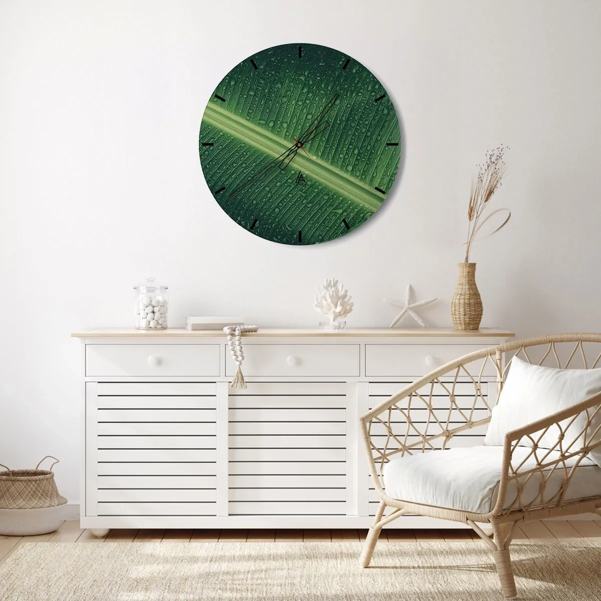 Vægur, Uret - Nærbillede af et blad med dugdråber - 30x30cm - Grøn struktur - Moderne vægdekoration til stue, køkken og soveværelse ARTTOR
