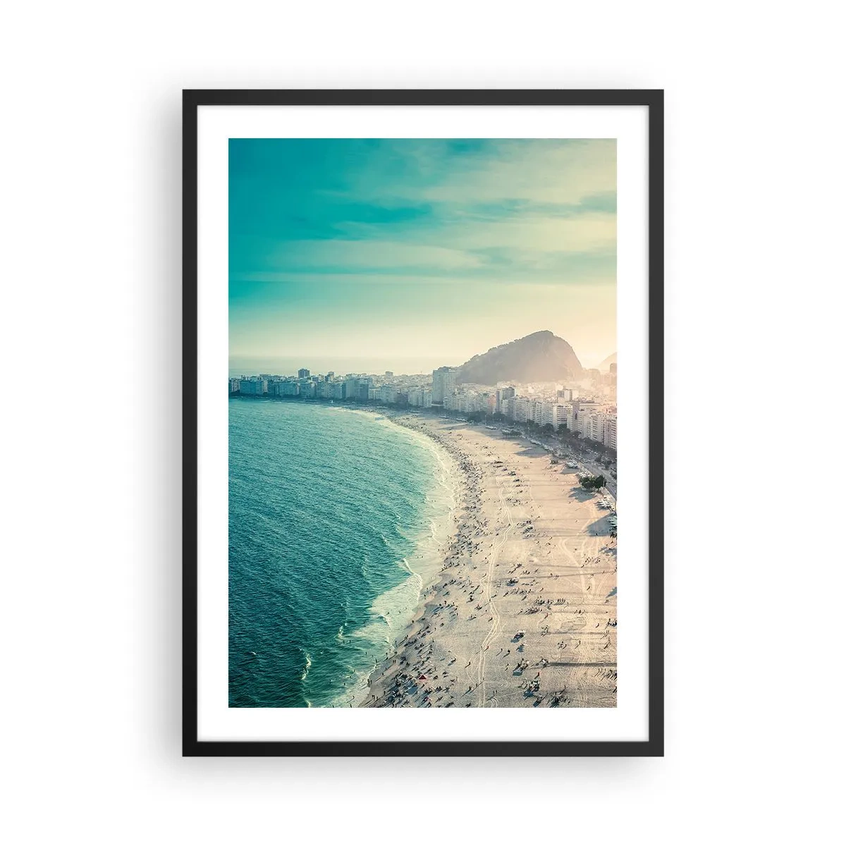 Plakat i sort ramme - Udsigt over stranden og byen ved solnedgang - 50x70cm - Evig ferie i Rio - Moderne vægdekoration til stue og soveværelse ARTTOR