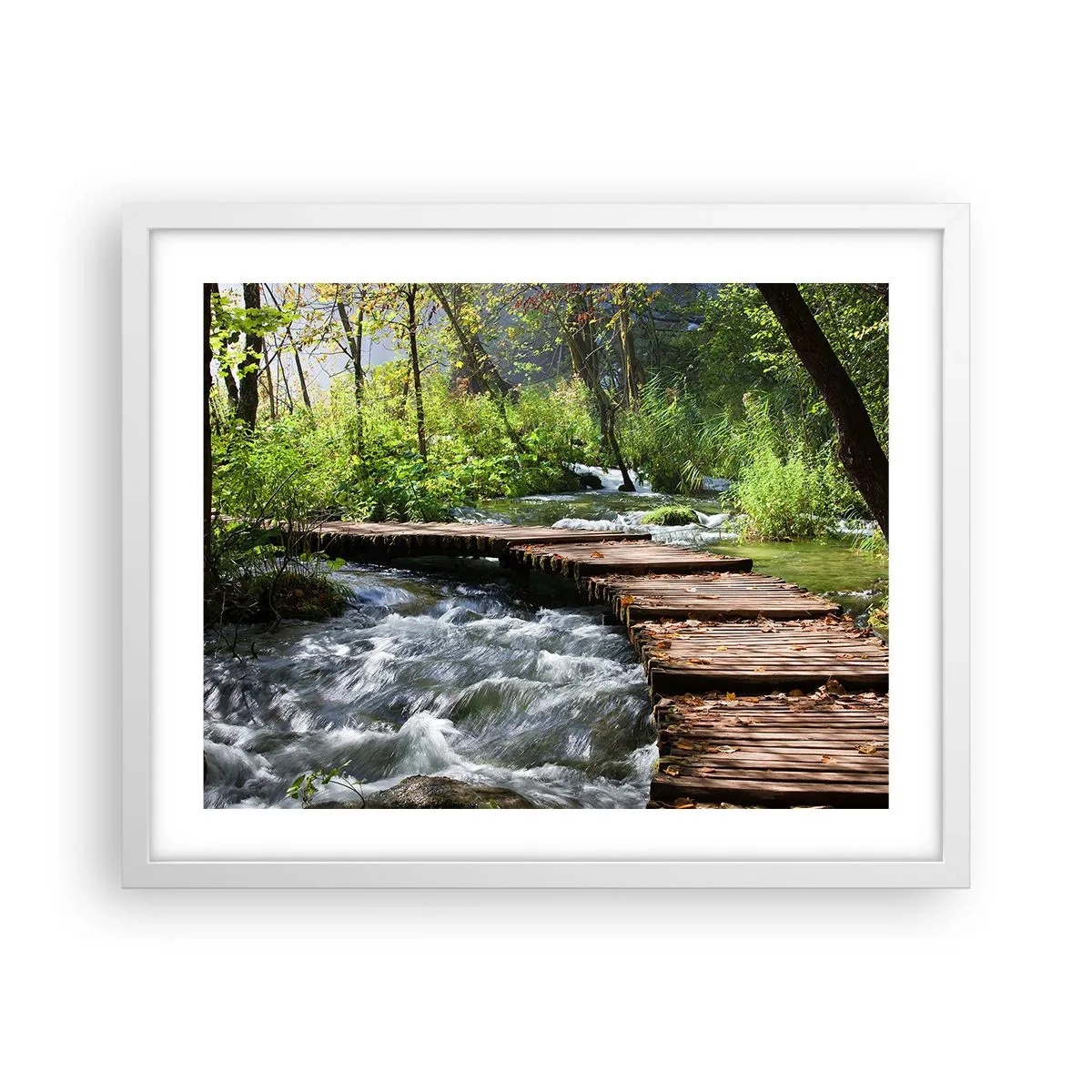 Plakat i hvid ramme - Over en skummende kaskade - 50x40 cm