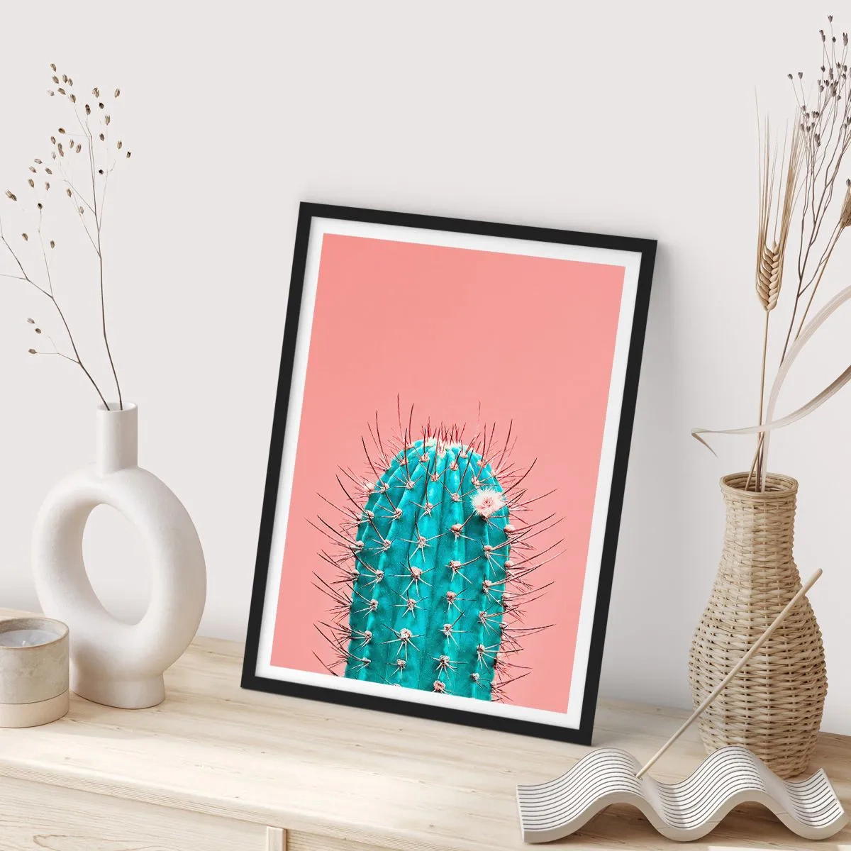 Plakat i sort ramme - Turkis kaktus på en lyserød baggrund - 50x70cm - Bare se - Moderne vægdekoration til stue og soveværelse ARTTOR