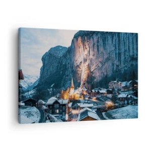 Lærredstryk - Billede på lærred - En malerisk vinterlandsby omgivet af bjerge - 70x50cm - Vinterens lysende ånd - Moderne vægdekoration til stue og soveværelse ARTTOR