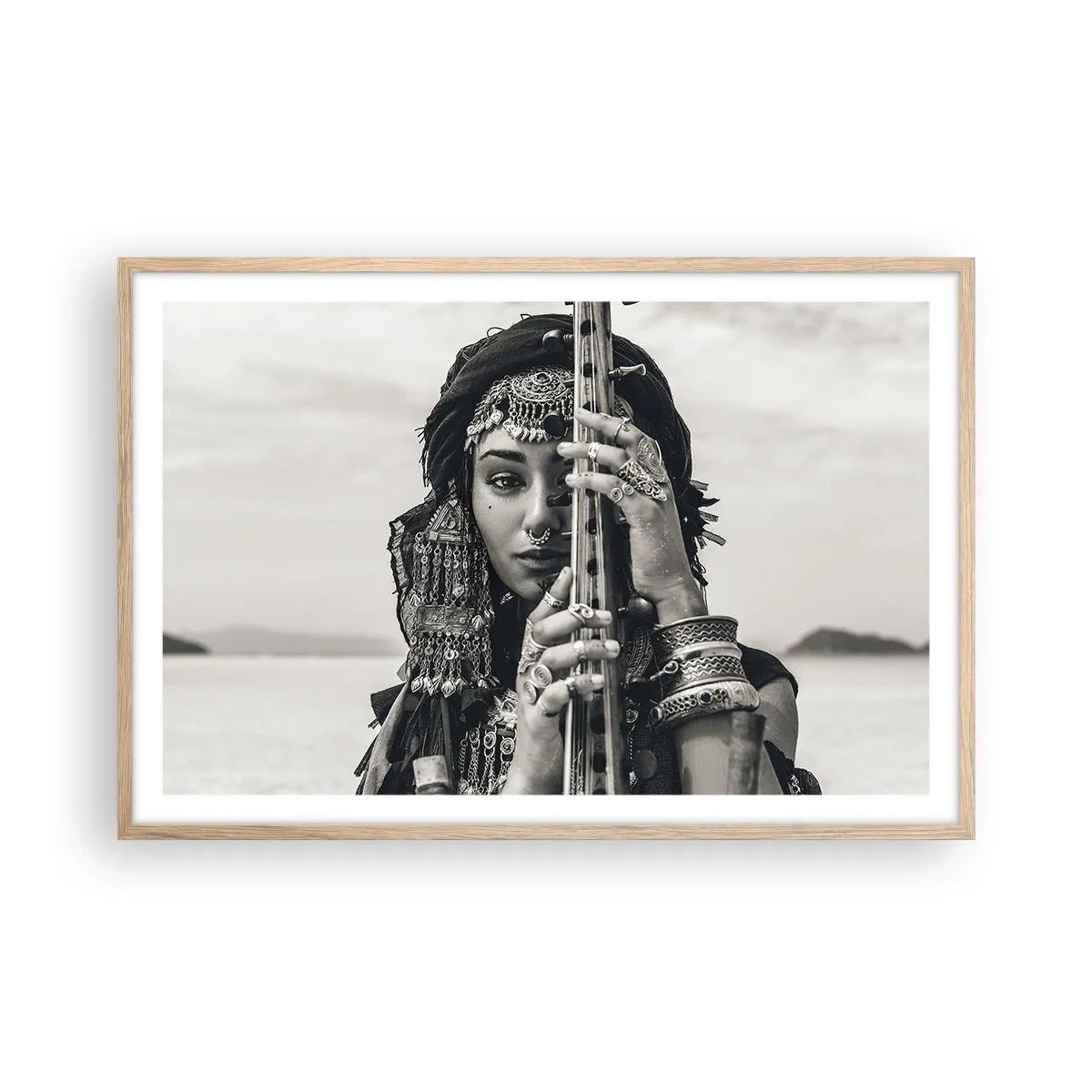 Plakat i ramme af lyst egetræ - Selve den orientalske musik - 91x61 cm