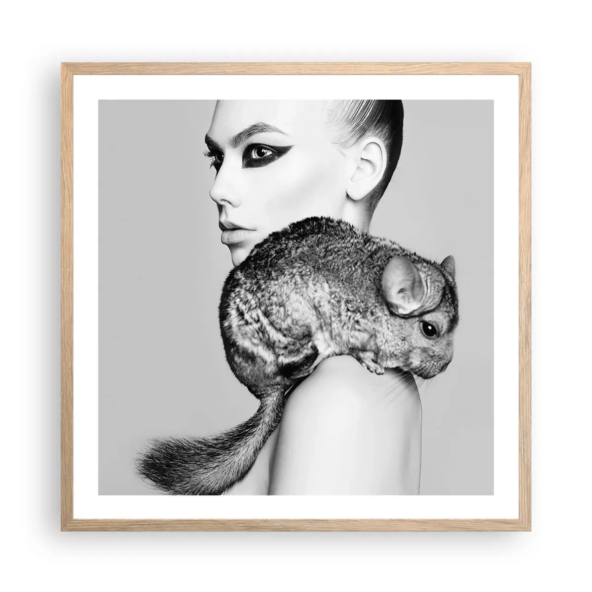 Plakat i ramme af lyst egetræ - Dame med en chinchilla - 60x60 cm