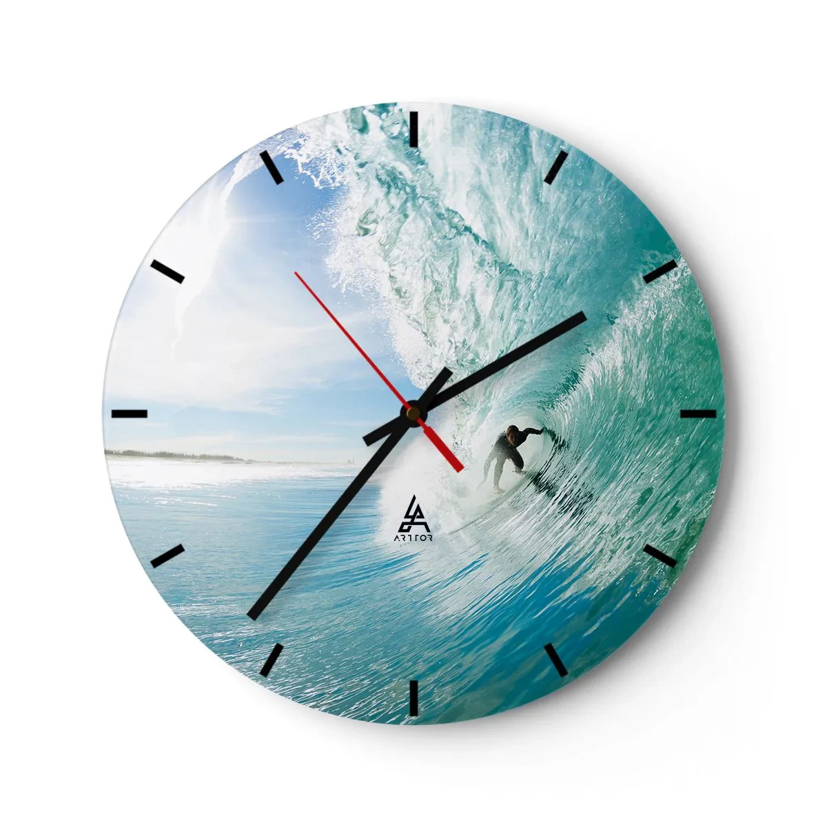 Vægur, Uret - Surfer i en vandtunnel mod en blå himmel - 30x30cm - Altid på bølgen - Moderne vægdekoration til stue, køkken og soveværelse ARTTOR