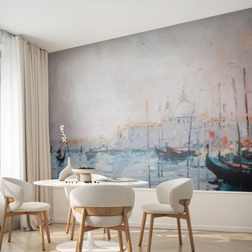 Fototapet Standard Eco - Impressionistisk udsigt over Venedig med gondoler på vandet - 100x70cm - Bag vandet, bag tågen, bag tågen - Moderne vægdekoration til stue og soveværelse ARTTOR