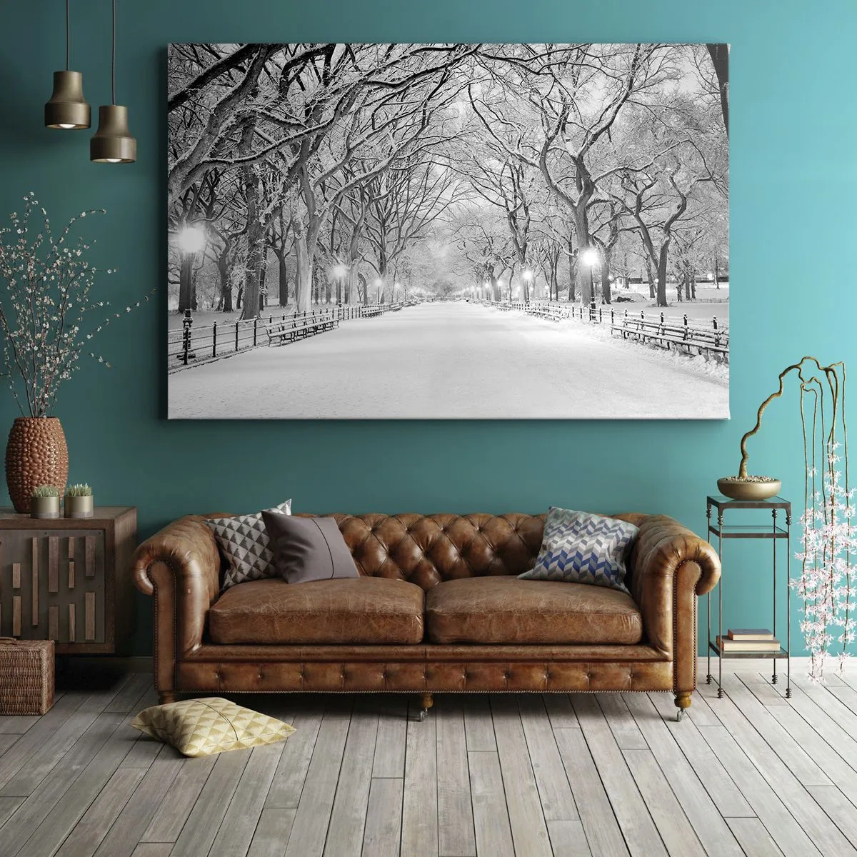 Lærredstryk - Billede på lærred - En vintergyde med snedækkede træer i monokrom - 70x50cm - Fire årstider - vinter - Moderne vægdekoration til stue og soveværelse ARTTOR