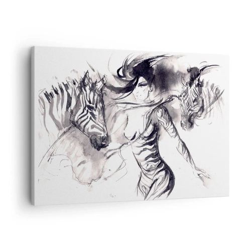 Lærredstryk - Billede på lærred - En kvinde i en dynamisk dans med zebraer i sort-hvid æstetik - 70x50cm - Danser med zebraer - Moderne vægdekoration til stue og soveværelse ARTTOR