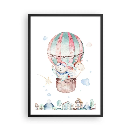 Plakat i sort ramme - En sød illustration af en bamse, der flyver i en ballon over en by - 50x70cm - Vi er snart tilbage! - Moderne vægdekoration til stue og soveværelse ARTTOR