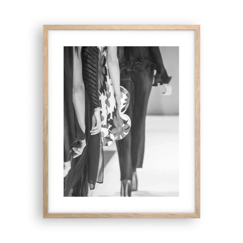 Plakat i ramme af lyst egetræ - En stilfuld parade - 40x50 cm