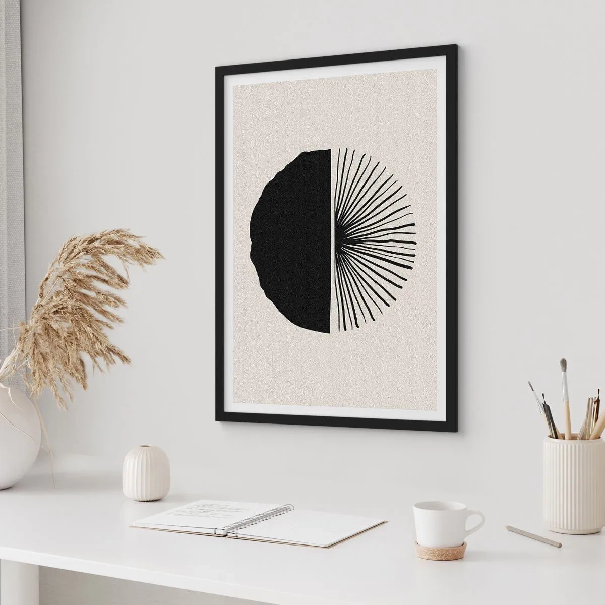 Plakat i sort ramme - Minimalistisk sort-hvid abstraktion - 50x70cm - En vifte af muligheder - Moderne vægdekoration til stue og soveværelse ARTTOR