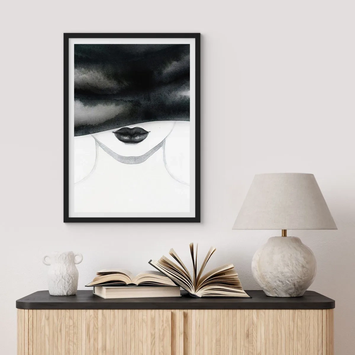 Plakat i sort ramme - Et sensuelt mysterium - 40x50 cm