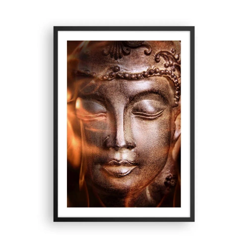 Plakat i sort ramme - Buddha-skulptur, der lyser med varmt lys - 50x70cm - Den eksisterer kun her og nu - Moderne vægdekoration til stue og soveværelse ARTTOR