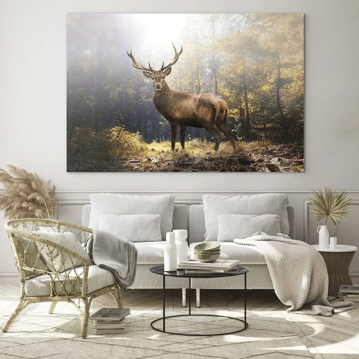 Billede på glas - En statelig hjort i en solbeskinnet efterårsskov - 70x50cm - I fuld majestæt - Moderne vægdekoration til stue og soveværelse ARTTOR