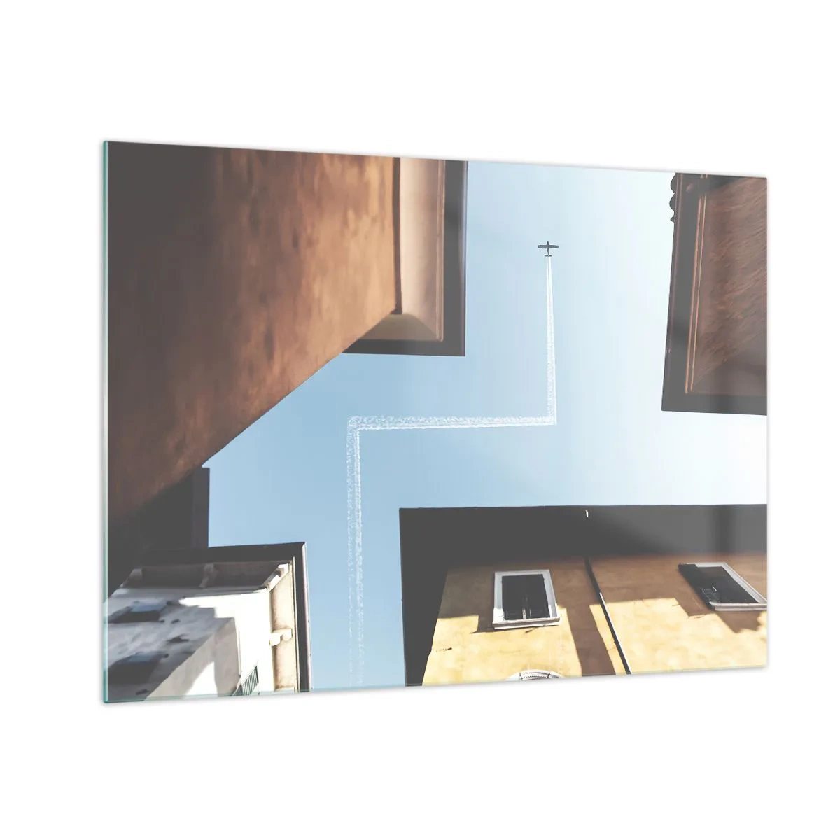 Billede på glas - Et fly over byen set fra en gårdsplads mellem lejlighedshuse - 70x50cm - Over den urbane labyrint - Moderne vægdekoration til stue og soveværelse ARTTOR