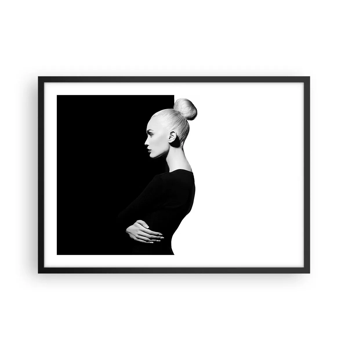 Plakat i sort ramme - Blot en kvinde - 70x50 cm