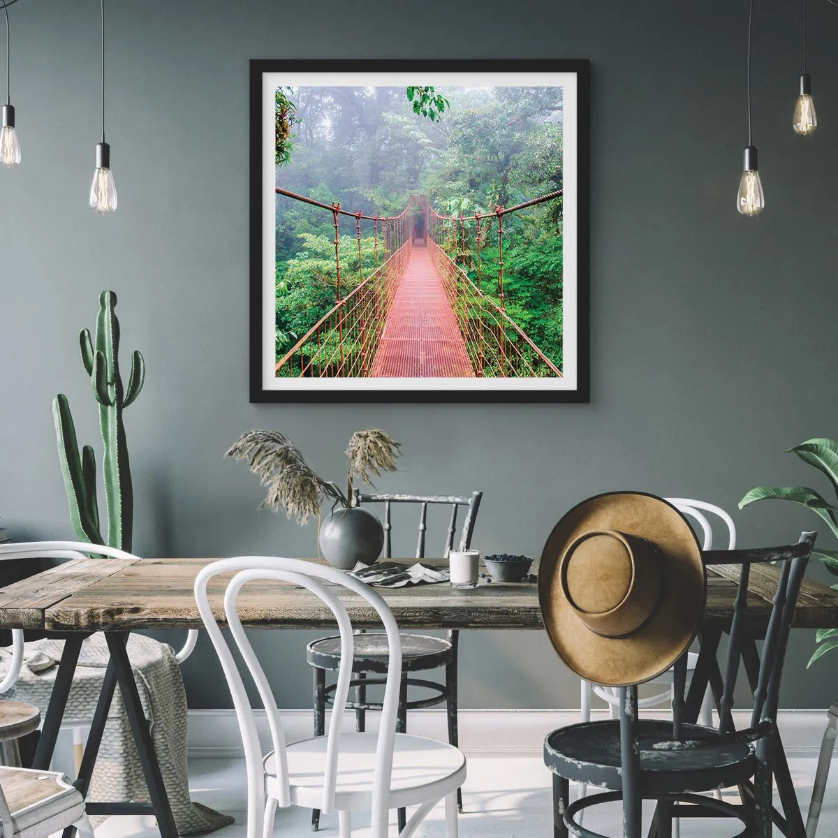 Plakat i sort ramme - Ophængt over kronerne - 60x60 cm