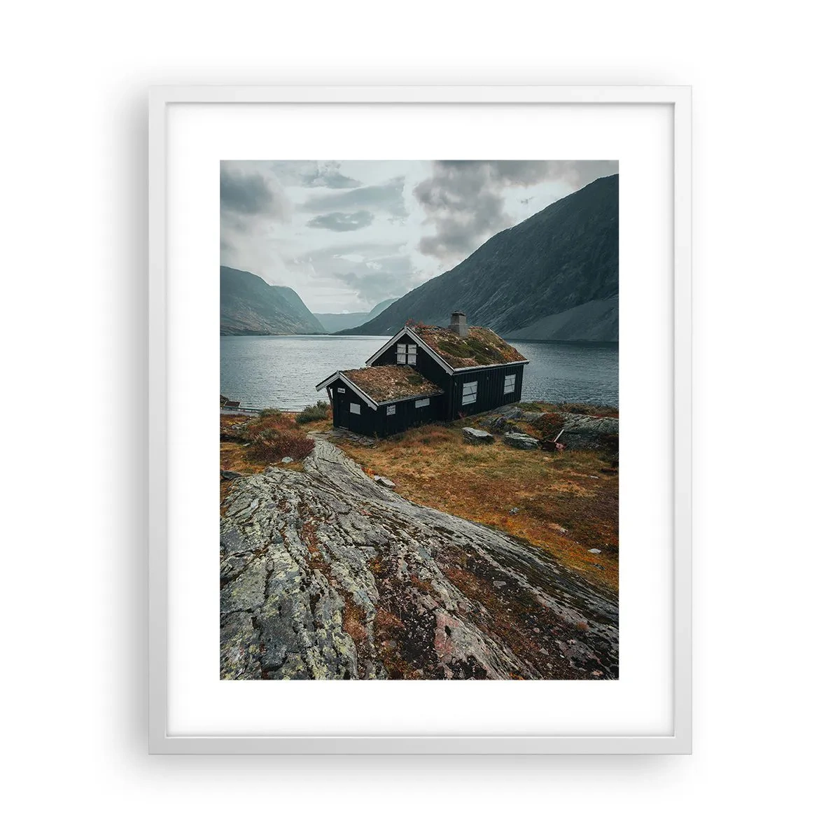 Plakat i hvid ramme - Fjord sommerresort - 40x50 cm