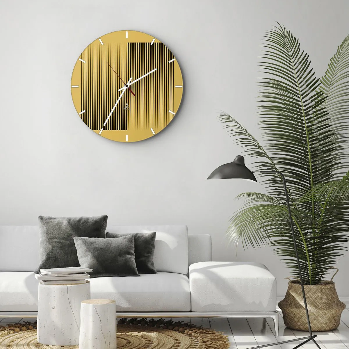 Vægur, Uret - Gul baggrund med sorte lodrette linjer, der skaber en geometrisk effekt - 30x30cm - Modsætningernes kvadrat - Moderne vægdekoration til stue, køkken og soveværelse ARTTOR
