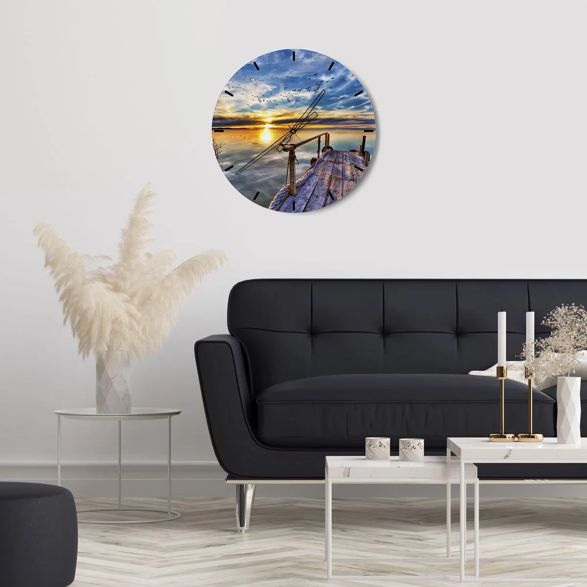 Vægur, Uret - Træbro over søen ved solnedgang - 30x30cm - Vinden går til ro - Moderne vægdekoration til stue, køkken og soveværelse ARTTOR