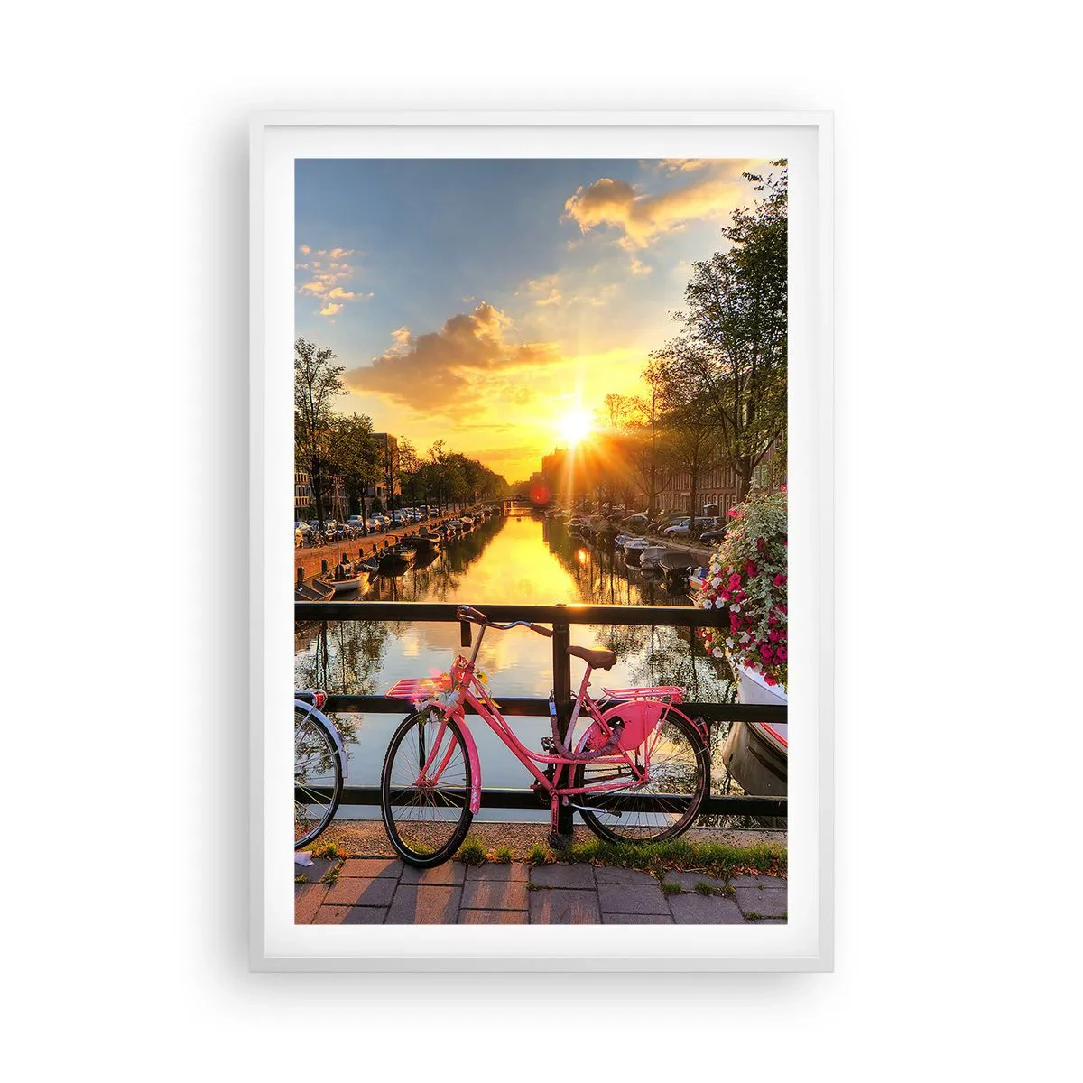 Plakat i hvid ramme - Forårsmorgen i Amsterdam - 61x91 cm
