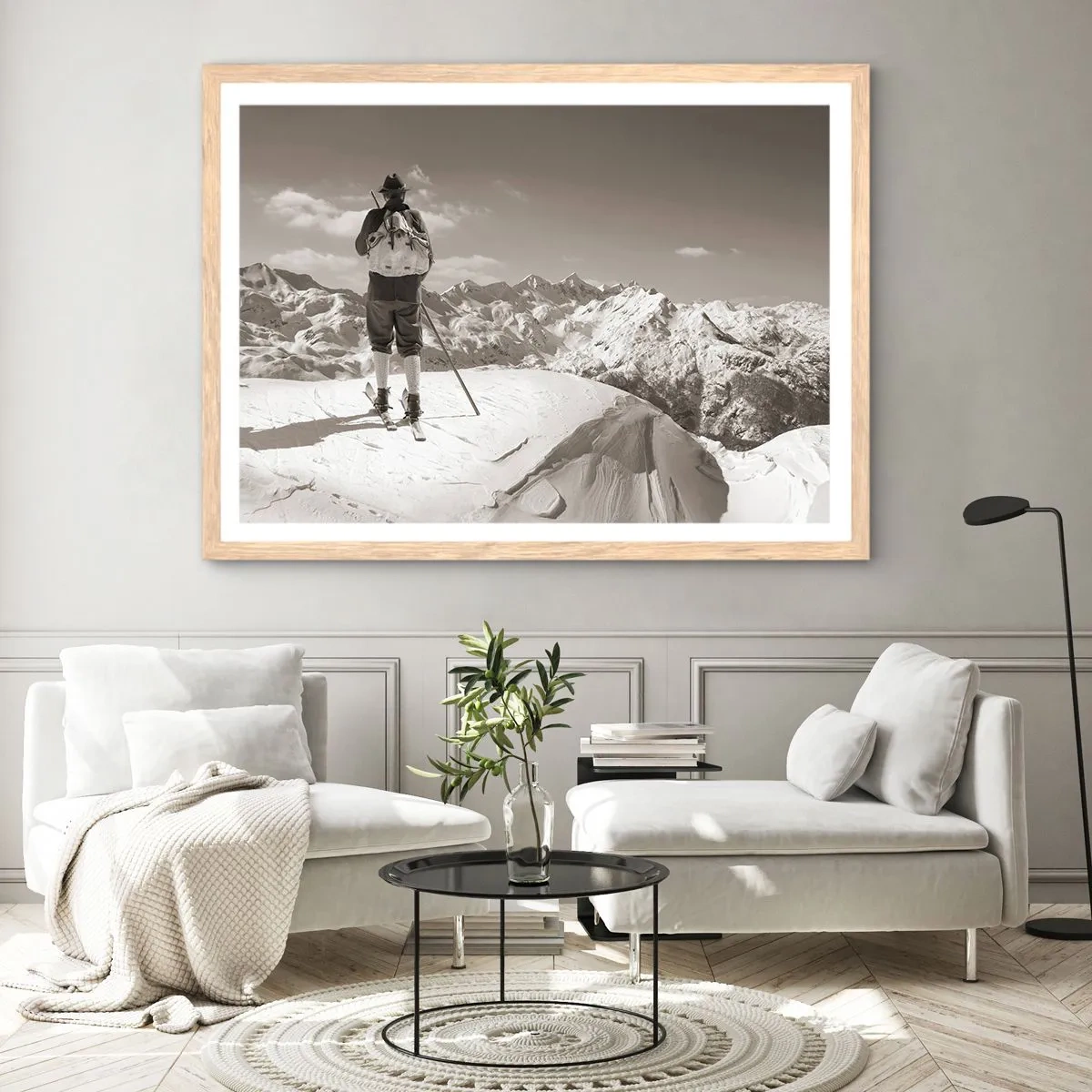 Plakat i ramme af lyst egetræ - Og bjergene er de samme - 100x70 cm