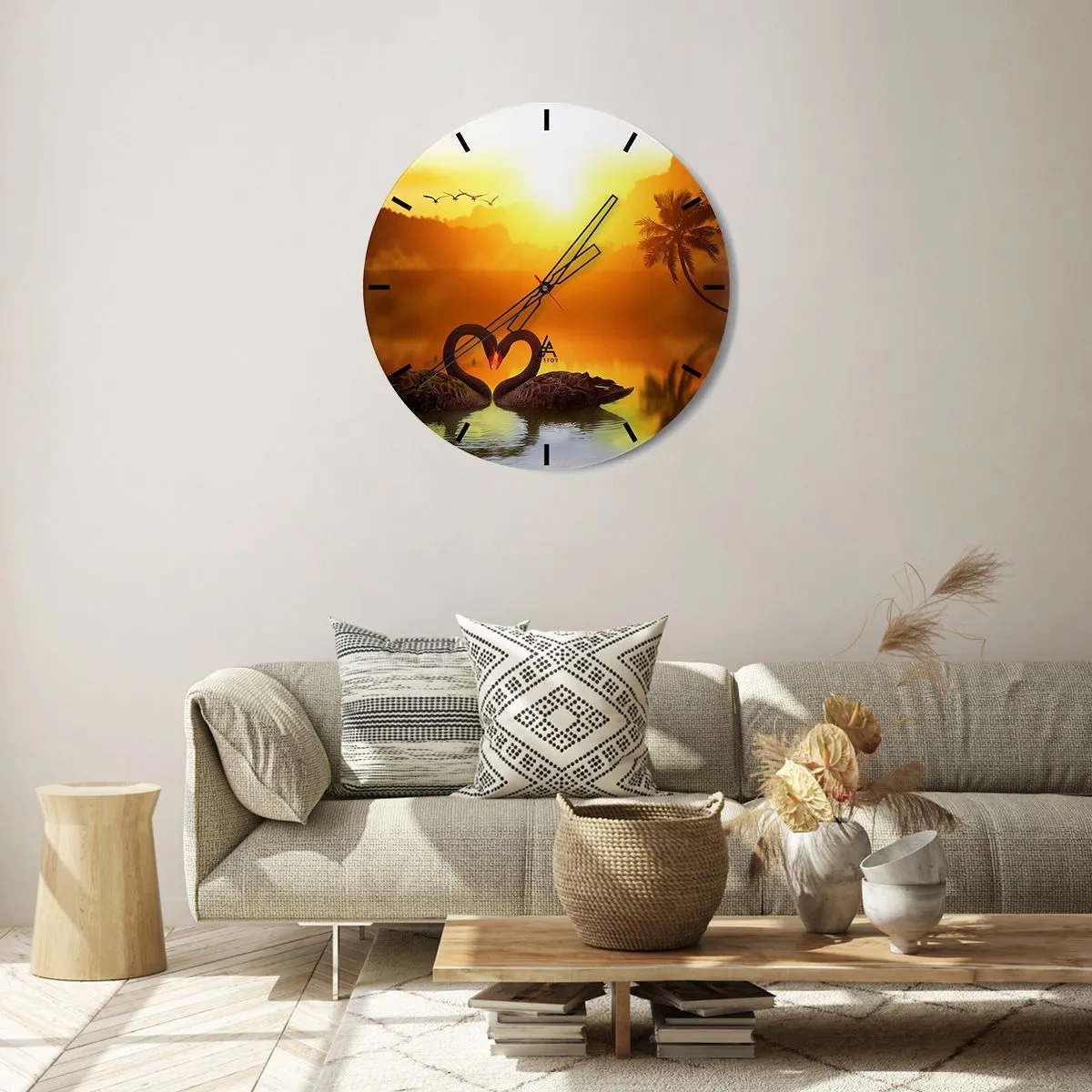 Vægur, Uret - To sorte svaner på en sø ved solnedgang - 30x30cm - Alt til parring - Moderne vægdekoration til stue, køkken og soveværelse ARTTOR