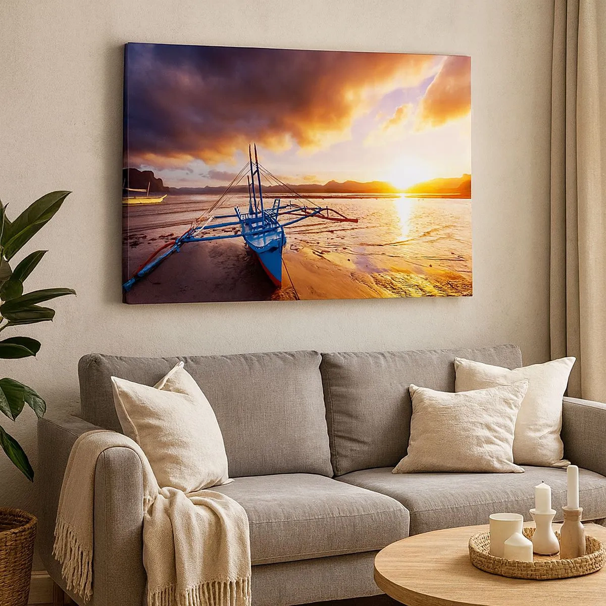 Lærredstryk - Billede på lærred - Blå båd på stranden ved solnedgang - 70x50cm - Efter en lang dag kan du strække dig ud på sandet - Moderne vægdekoration til stue og soveværelse ARTTOR