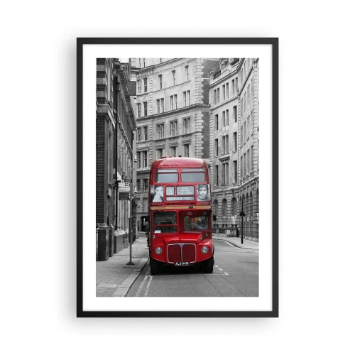 Plakat i sort ramme - En rød bus på en sort og hvid London-gade - 50x70cm - Hverdagen behøver ikke at være grå - Moderne vægdekoration til stue og soveværelse ARTTOR