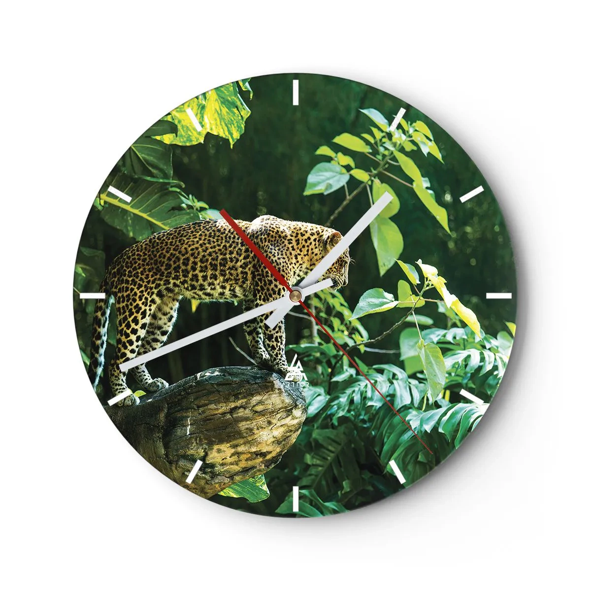 Vægur, Uret - Leopard i junglen mod en baggrund af grønne blade - 30x30cm - Til jagt? - Moderne vægdekoration til stue, køkken og soveværelse ARTTOR
