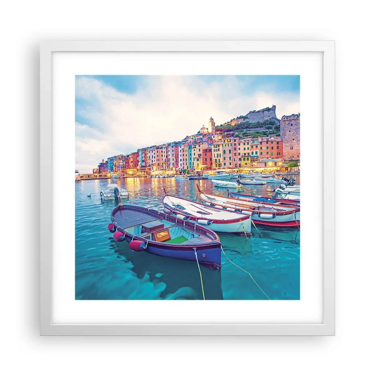 Plakat i hvid ramme - En farverig aften i havnen - 40x40 cm
